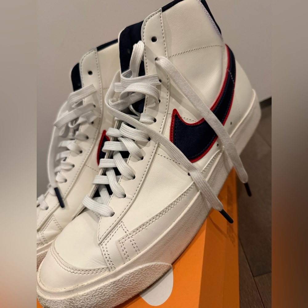 Nike Blazer Mid '77 Vintage in Red & Navy - Picture 3 of 16